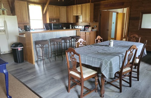 Oak Harbor House | Groups,families,fisherman friendly gatherings lake close by and boating parking