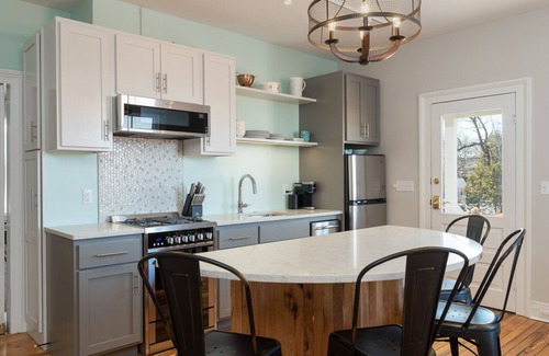 Belmont Apartment | Grove Apartment | 2 bed, 2 bath Luxury 30 + Rental in Downtown Belmont