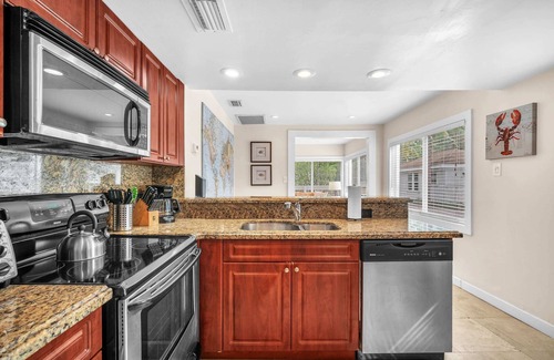Southwest Coconut Grove House | Grove Bay 2/1 Gated Cottage | Near Downtown & Brickell