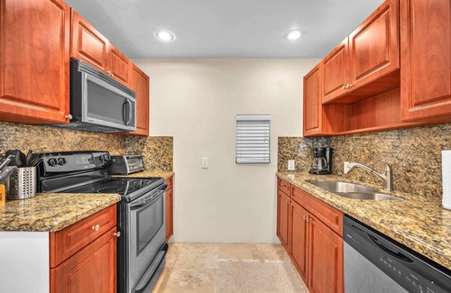 Southwest Coconut Grove House | Grove Bay Bungalow 2/2 | Gated Cottage Walk to Bay