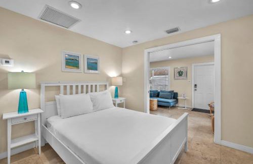 Southwest Coconut Grove House | Grove Bay Bungalow - 2/2 Gated Cottage-Walk to Bay