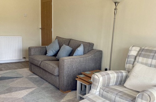 Leigh-on-Sea House | Grove Bungalow, Eastwood, Leigh-on-Sea. Situated In Quiet Cul-de-Sac
