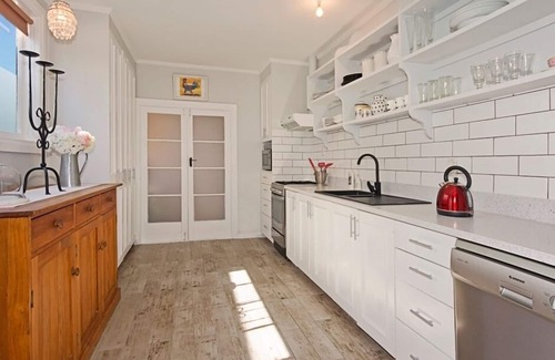 Nelson House | Grove Garden Villa - Beautiful Villa Style House next to the River