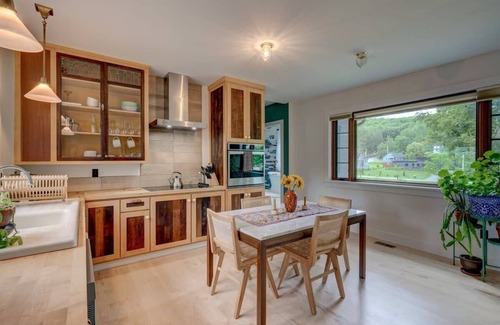Narrowsburg House | Grove House - Sunny and Stylish in Narrowsburg