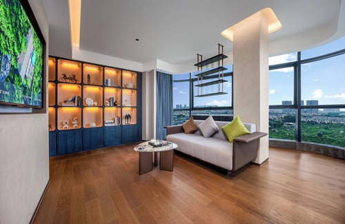 Panyu Hotel | Guangzhou Elegant International Hotel Panyu Square Metro Station Branch - Free Shuttle Bus to Canton Fair Complex During Canton Fair Period & Free Deliver Service to Guangzhou Baiyun International Airport