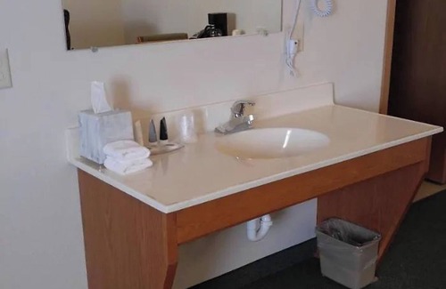 Le Center Hotel | Guardian Inn