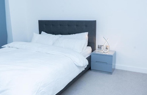 Newham Apartment | Guerneville 1 Bedroom Luxury Apartment Royal Wharf by ExCeL Exhibition Centre