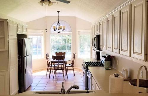 Timber Ridge House | Guest 5 star favorite by restaurants/retail; 1.5 mile to A&M, quiet neighborhood
