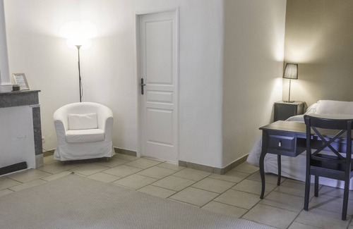 Colonzelle House | Guest House 'Albâtre' with Shared Pool, Shared Terrace and Wi-Fi