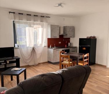 Paesana Apartment | Guest House Bonheur
