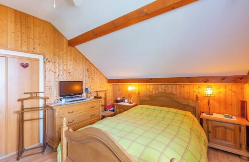 Etercy House | Guest House 'Chambres D'hotes Près Lac Annecy 1' with Shared Pool and Shared Garden