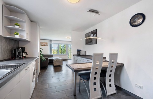 Nehmten House | Guest House 'Deluxe Fewo Zw Plöner See U Ostsee' with Balcony and Wi-Fi
