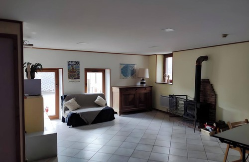 Saint-Jean-de-Vaulx House | Guest House 'Chambre 3' with Shared Terrace, Private Garden and Wi-Fi