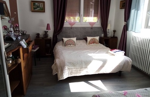 Neuilly Bed & Breakfast | GUEST HOUSE in Garennes sur Eure at Le Havre de Paix- max 3 people