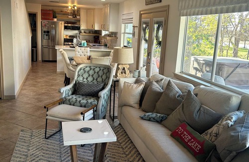 Seguin House | Guest House on Lake McQueeney with Hot Tub/Grill/Fire Pit