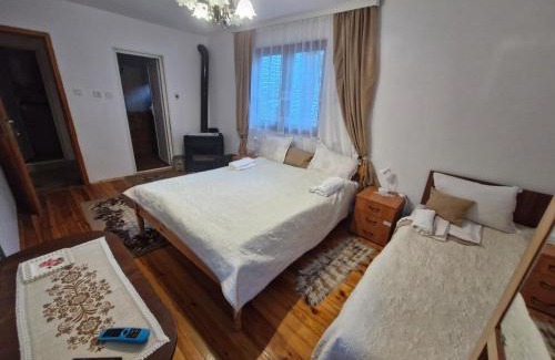 Devin House | Guest House Rosenovi