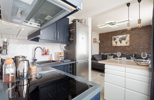 Chantilly Apartment | Guest House Saint-Laurent. 1BDR King size /1 BTHR /1 Terracen