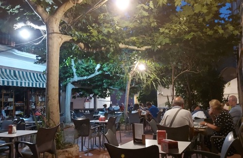 Cervera del Rio Alhama House | Guest house with 6 rooms with private bathrooms, towels, bed linen, TV,