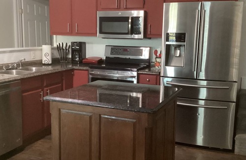Dodd City House | GUEST HOUSE WITH A LAKE VIEW