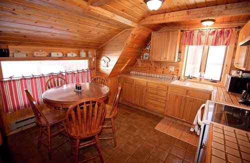 Bozeman House | Guest House & Wolf Sanctuary Near Bridger Bowl, Big Sky and Yellowstone Park