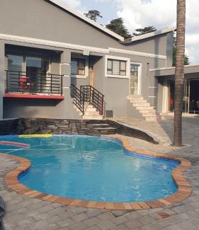 Greater Johannesburg Metropolitan Area House | Guest house