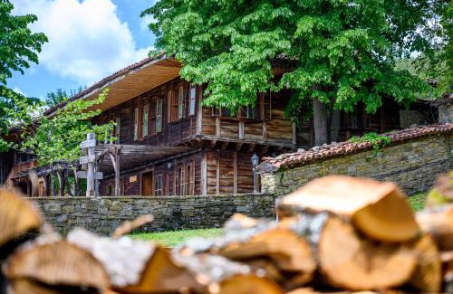 Zheravna House | Guest Houses "Zlatna Oresha - Complex"