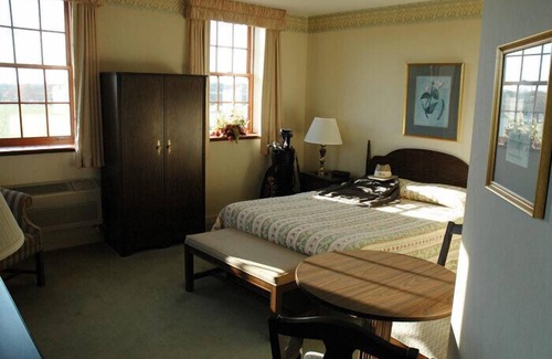 Abbottstown Hotel | Guest Quarters at The Bridges Golf Club