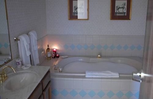 Abbottstown Hotel | Guest Quarters at The Bridges Golf Club