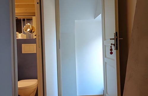 Beaumont-sur-Grosne Bed & Breakfast | Guest Room 'Fuchia' with Shared Pool, Shared Terrace and Wi-Fi