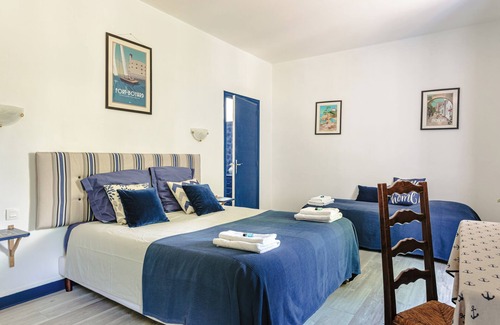 Genouille Bed & Breakfast | Guest Room 'Saphir' with Lake View, Wi-Fi and Air Conditioning