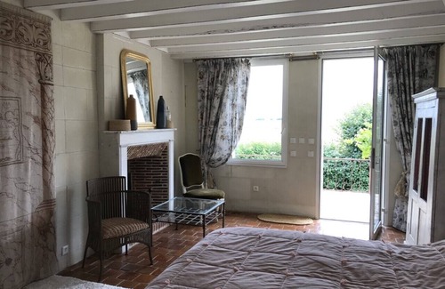 Prunay-Cassereau Bed & Breakfast | Guest room with private exterior access, located on the 1st floor.