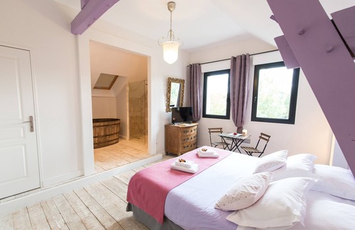 Noyant-et-Aconin House | Guest rooms with jacuzzi heated pool steam room private sauna Romance