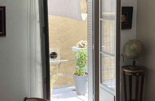Volnay Bed & Breakfast | Guest rooms with private terrace