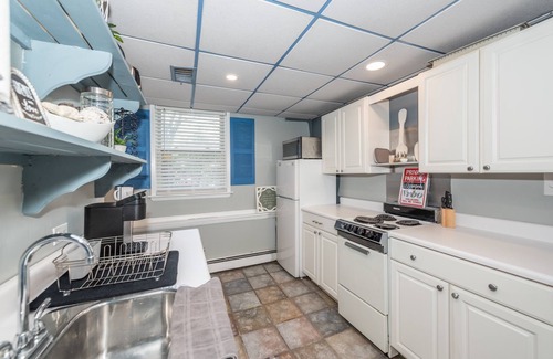 Medford Apartment | Guest Suite W/BOAT RENTAL and Backyard!