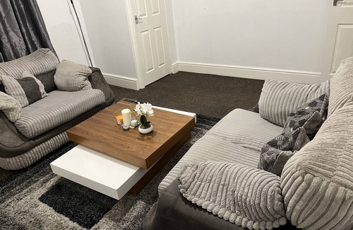 North Bitchburn House | Guesthouse-2br-parking-wifi-toiletriesprovided