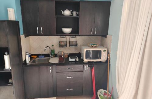 Al-'Amriyah Apartment | Guesthouse Near HBE Airport Pool