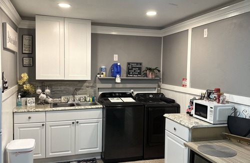 Spring House | Guesthouse studio suite w washer & dryer in Spring Tx Fully equipped.