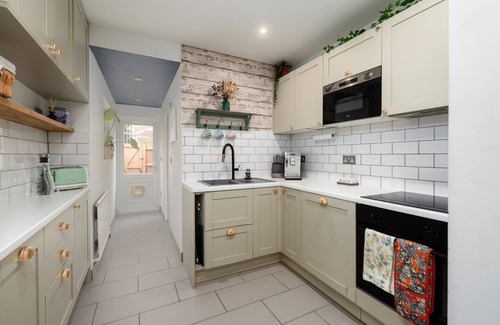 Southfield Apartment | GuestReady - Charming stay with garden in London