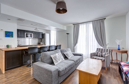 Bordeaux Maritime Apartment | GuestReady - Contemporary stay with a terrace