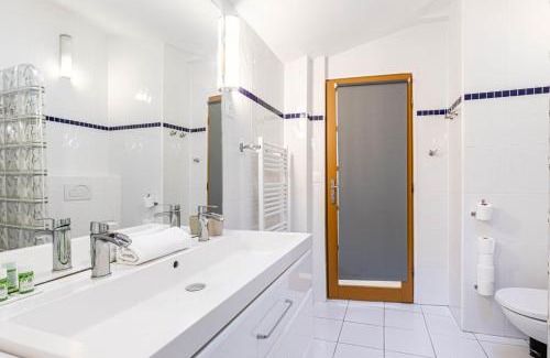 Quartier des Grandes-Carrieres Apartment | GuestReady - Cozy Parisian Escape for 2