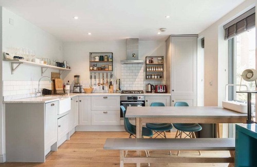 Leabridge Apartment | GuestReady - Lovely family retreat in London