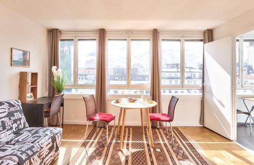 Flandres Apartment | GuestReady - Magnificent Parisian apartment