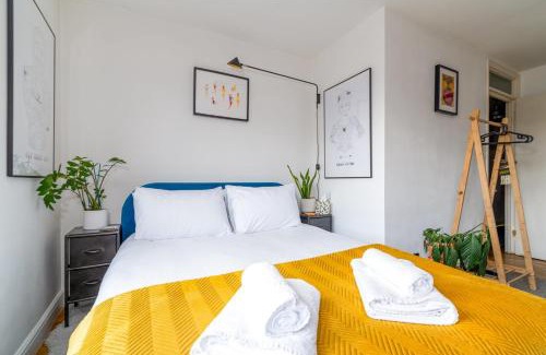 East Putney Apartment | GuestReady - Putney Cityscape Convenience