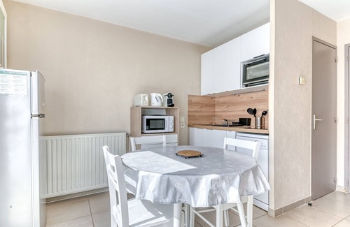 Lyon City Centre Apartment | GuestReady - Sleek & Sunny Comfort near the Tram