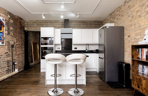 Riverside Apartment | GuestReady - Stylish retreat near Tower Bridge