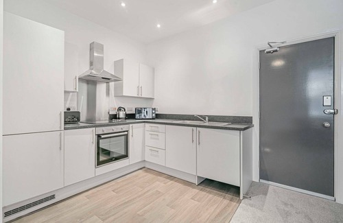 St George's Quarter Apartment | GuestReady – Vibrant living in central Liverpool