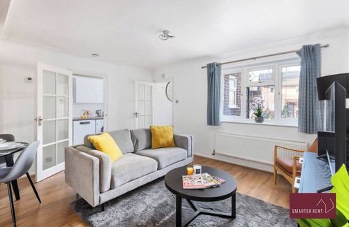 Guildford Apartment | Guildford - Two Bed House