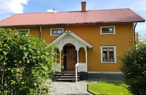 Kalarne House | Gula huset