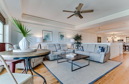 Gulf District Condo | Gulf Front Next To Beach Club- WaterColor 5 Beachside by Royal Destinations