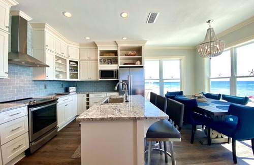 Cape San Blas House | Gulf front, North Cape, huge outdoor lounge, fenced pet area!